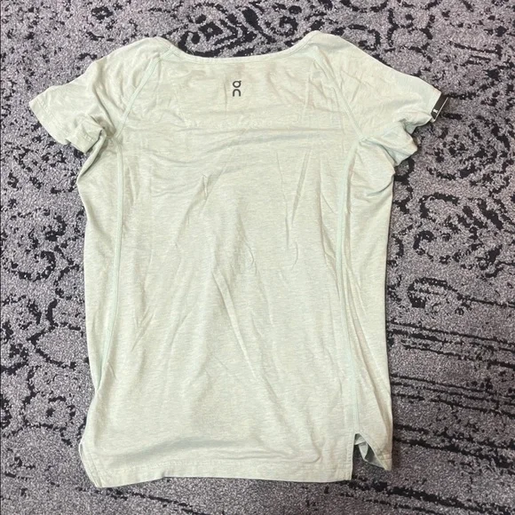 SET OF TWO! ON Cloud Running Women's Light Green and Coral Tees size small - Picture 9 of 10